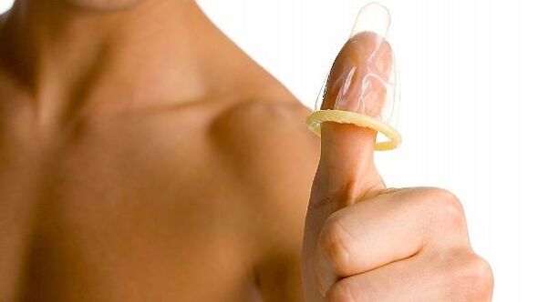 preservativo no dedo e aumento do pene do adolescente